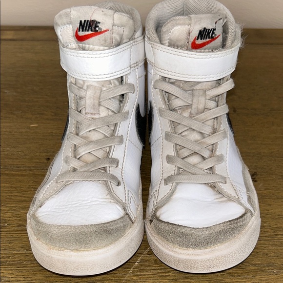 Nike Blazer Mid ‘77 Kids Shoes W/Fastening Strap. Size 12C . High-Top Sneakers. - Picture 2 of 9